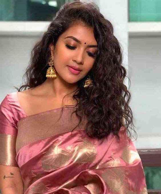 banarasi saree hairstyles